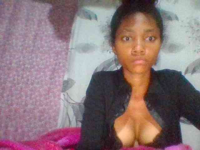 Monicaxa bongacams live cam model