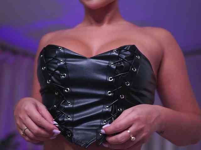 NatyDesiree bongacams live cam model