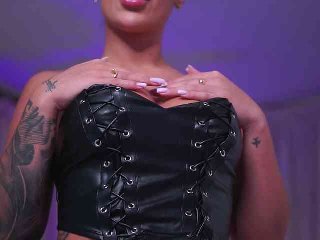 NatyDesiree bongacams live cam model