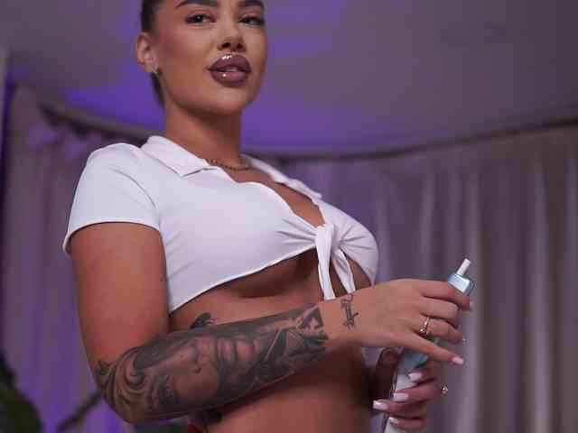 NatyDesiree bongacams live cam model