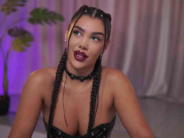 NatyDesiree bongacams live cam model