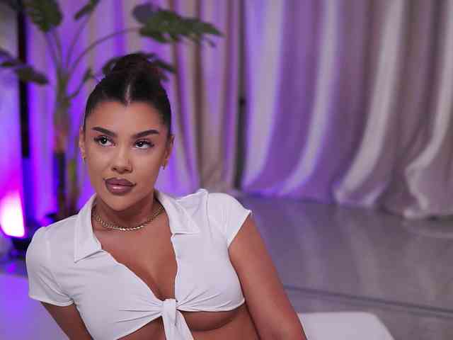 NatyDesiree bongacams live cam model