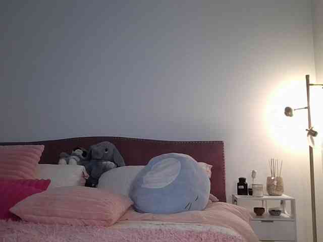 NicoleSarahX bongacams live cam model