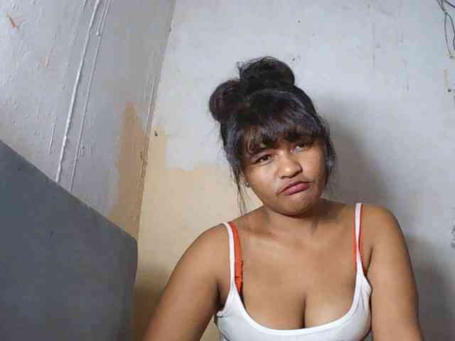 SydneiDollux bongacams live cam model