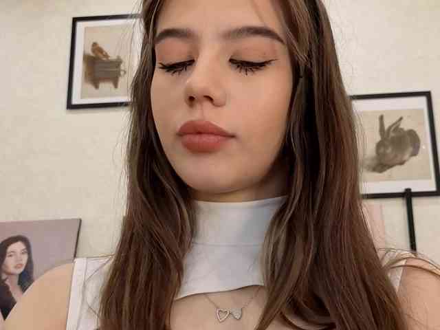 dolly-ll bongacams live cam model