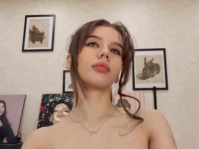 dolly-ll bongacams live cam model