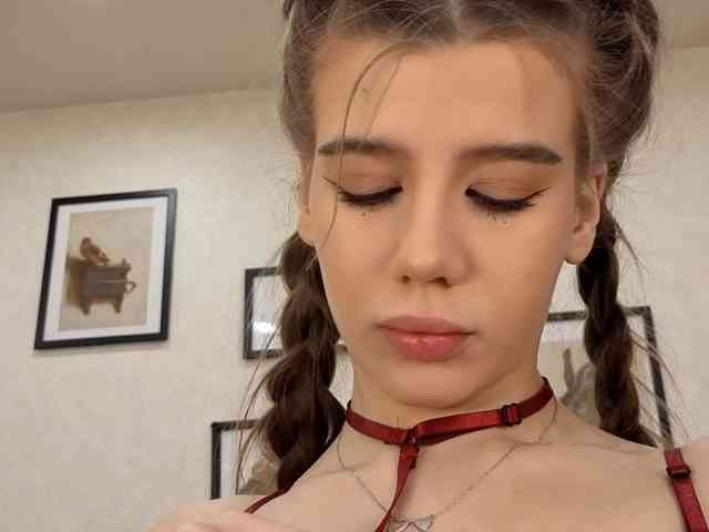 dolly-ll bongacams live cam model