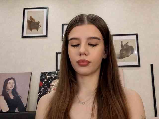 dolly-ll bongacams live cam model
