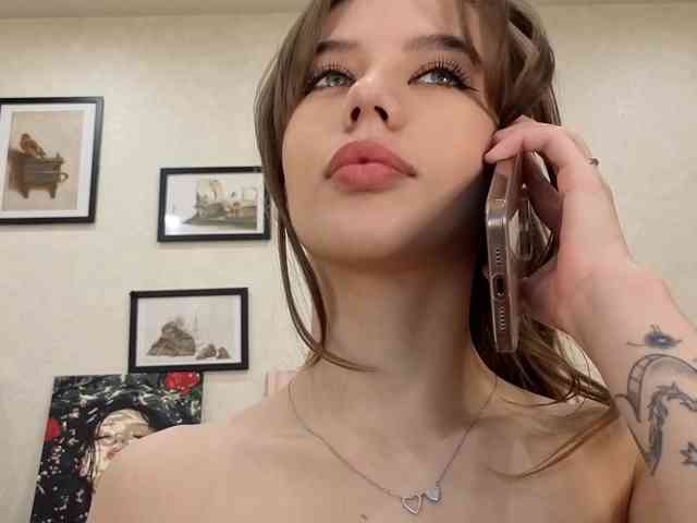 dolly-ll bongacams live cam model