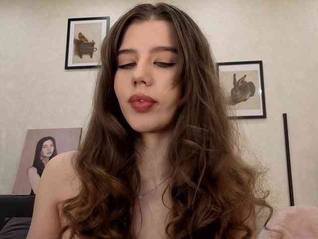 dolly-ll bongacams live cam model