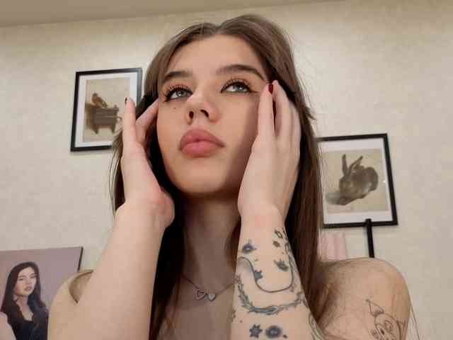 dolly-ll bongacams live cam model