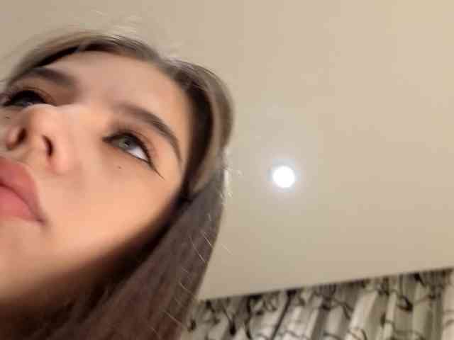 dolly-ll bongacams live cam model
