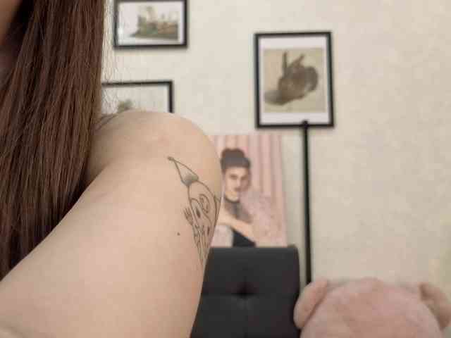 dolly-ll bongacams live cam model