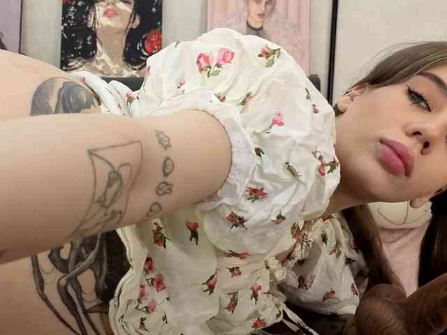 dolly-ll bongacams live cam model