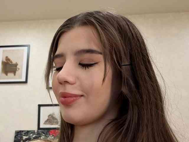 dolly-ll bongacams live cam model