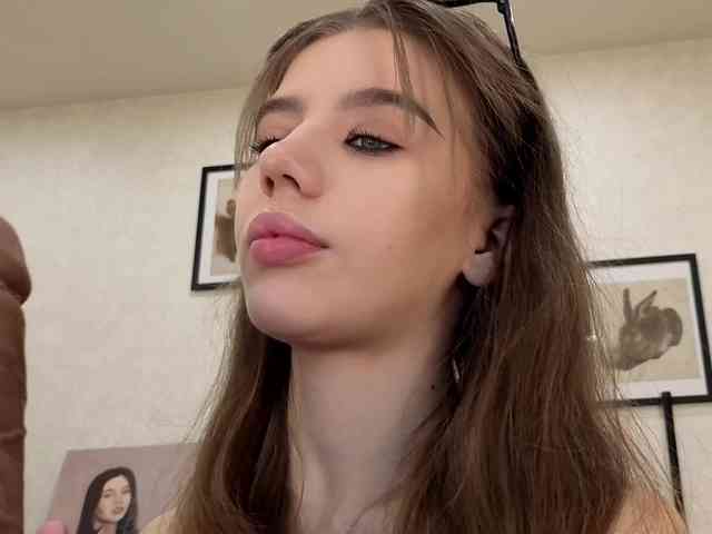 dolly-ll bongacams live cam model