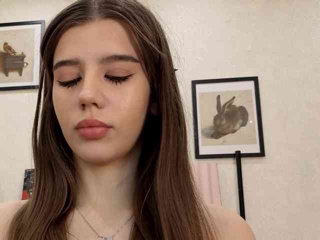 dolly-ll bongacams live cam model