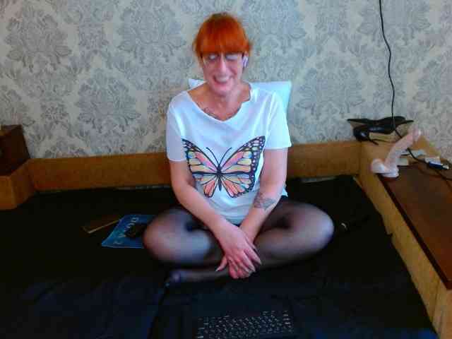 Irina-1203 bongacams live cam model