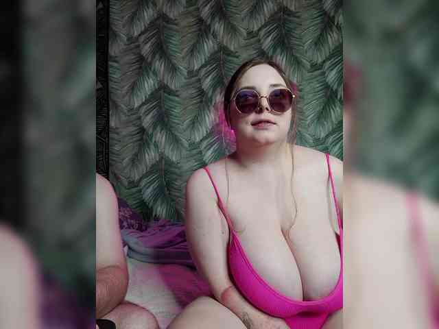 Red-rooms bongacams live cam model