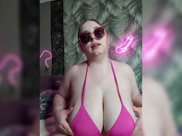 Caramel-pussy bongacams live cam model
