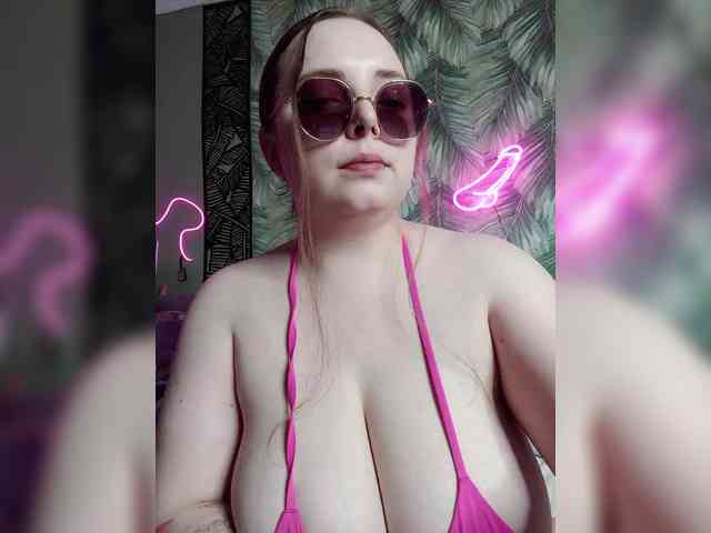 Caramel-pussy bongacams live cam model