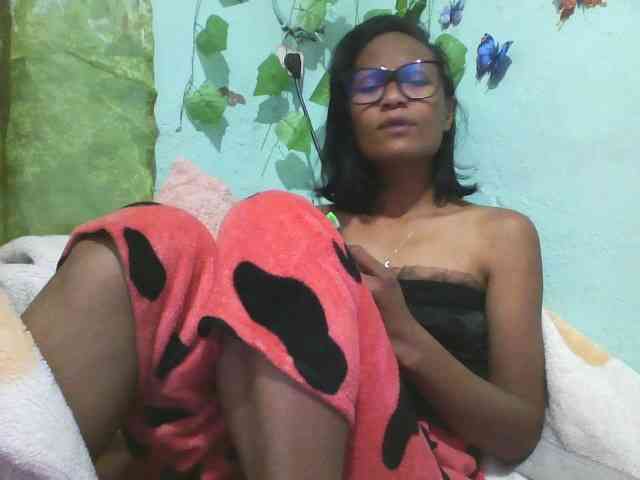 Gloria- bongacams live cam model