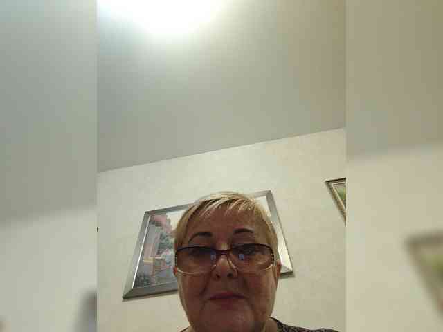 KarinkaSweet bongacams live cam model