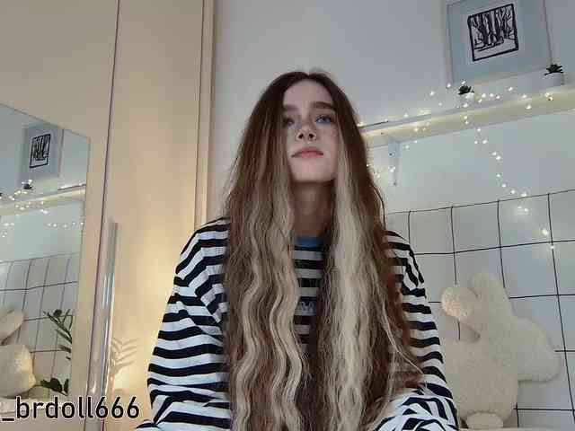 BrokenDoll666 bongacams live cam model