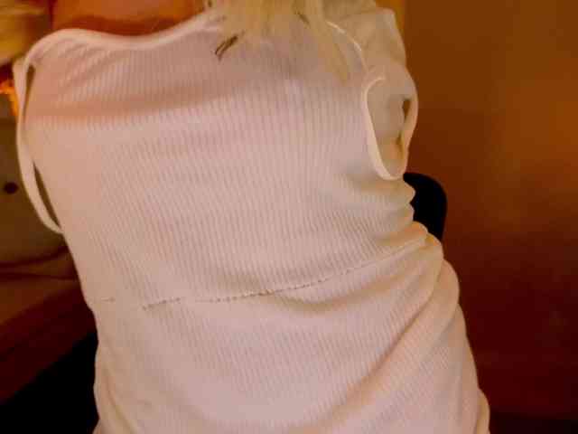 Lenamuti bongacams live cam model