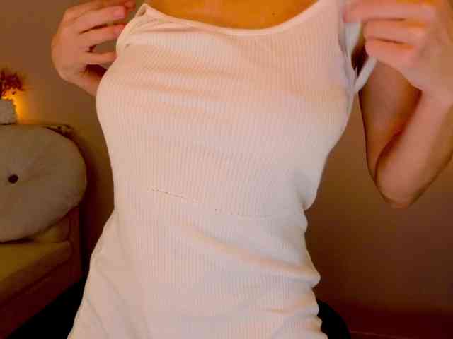 Lenamuti bongacams live cam model