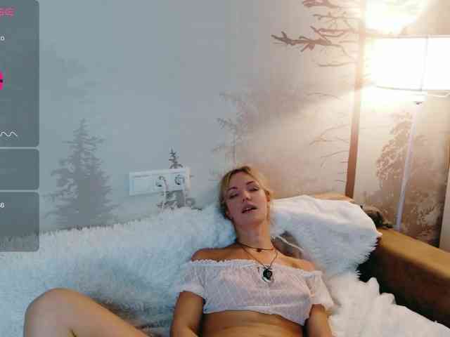 Kissz bongacams live cam model