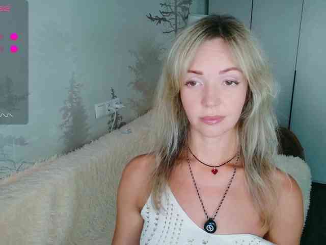 Kissz bongacams live cam model
