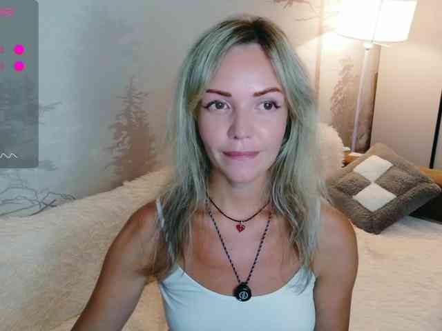 Kissz bongacams live cam model