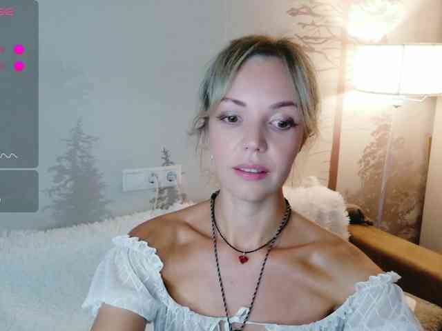 Kissz bongacams live cam model