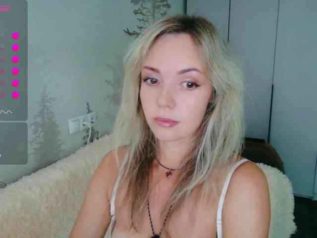 Kissz bongacams live cam model