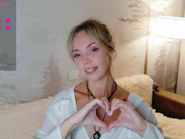 Kissz bongacams live cam model