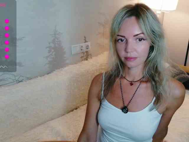 Kissz bongacams live cam model