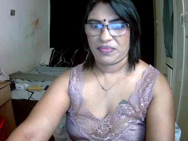indiandelight001 bongacams live cam model
