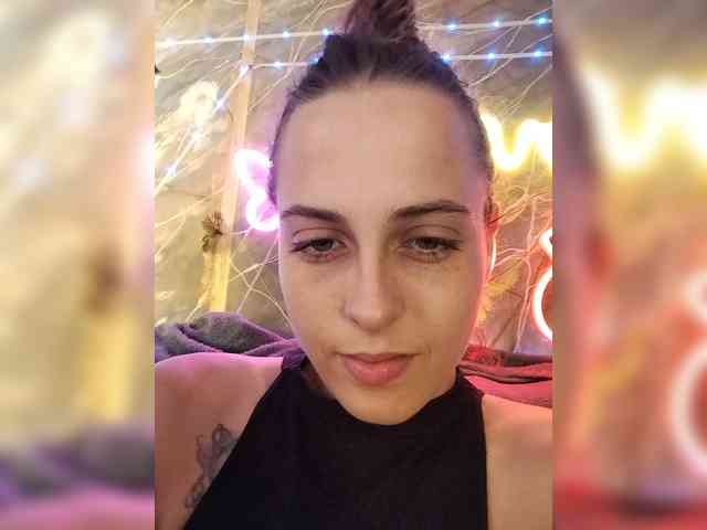 2Laski2 bongacams live cam model