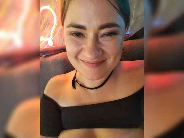 2Laski2 bongacams live cam model