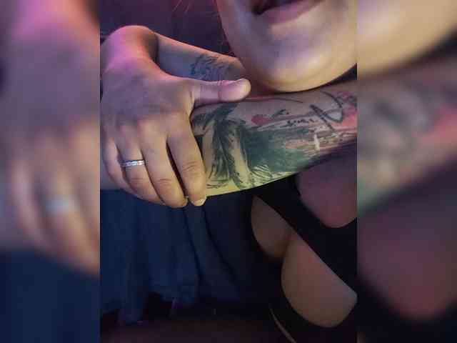 2Laski2 bongacams live cam model