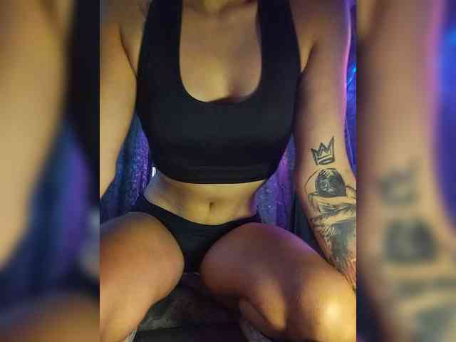 2Laski2 bongacams live cam model