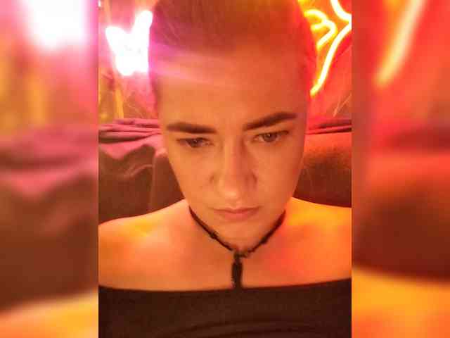 2Laski2 bongacams live cam model