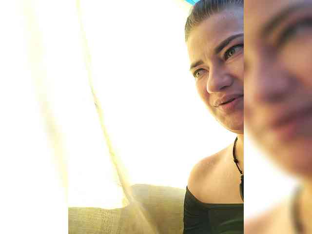2Laski2 bongacams live cam model