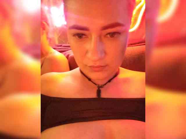 2Laski2 bongacams live cam model
