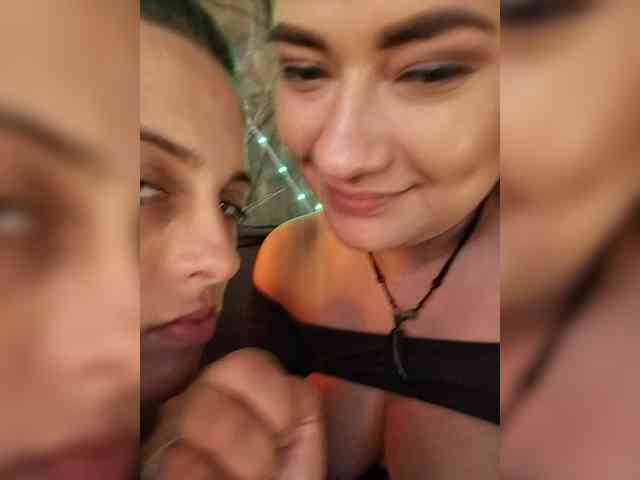 2Laski2 bongacams live cam model