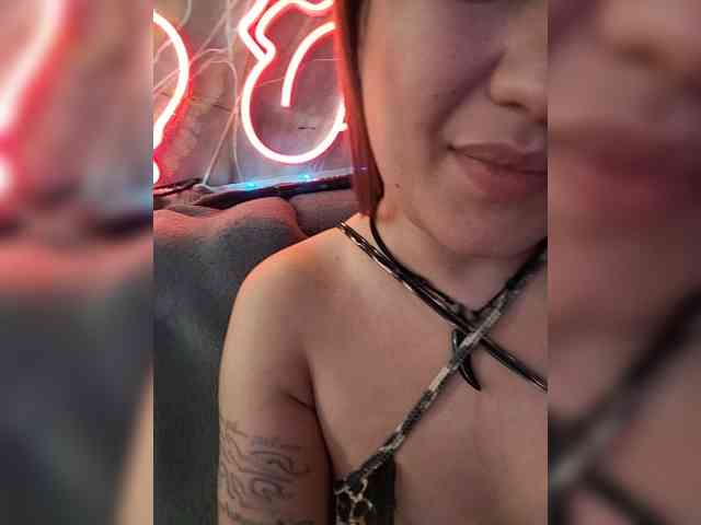 2Laski2 bongacams live cam model