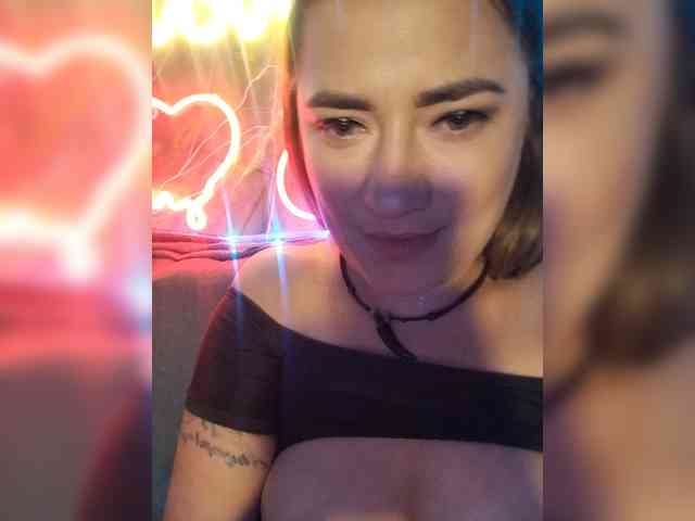 2Laski2 bongacams live cam model