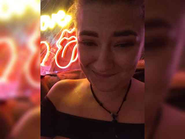 2Laski2 bongacams live cam model