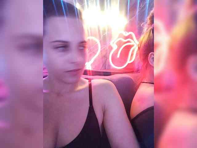 2Laski2 bongacams live cam model